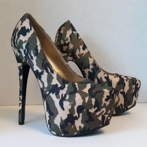 Camouflage Platform Pumps by Liliana - Size 7